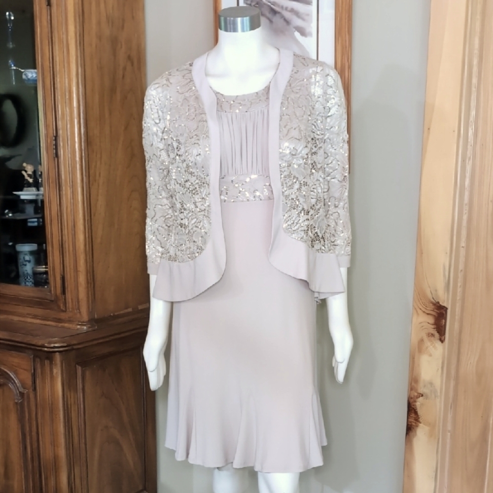 Sz 10, 2-Piece R & M Richards Elegant Mother of the Bride/Groom Sequined Dress